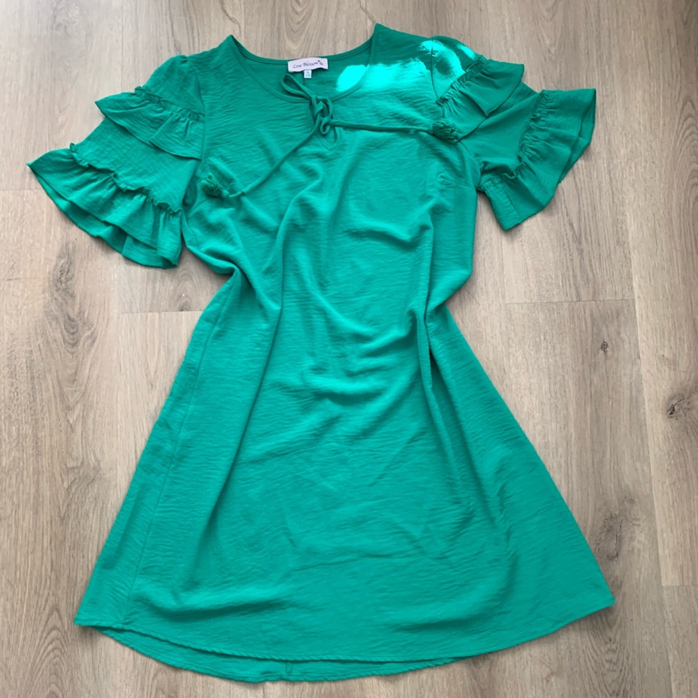Green Pleated Sleeve Dress